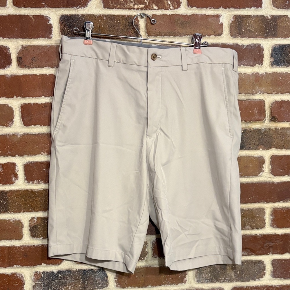 Walter Hagen Light Tan Flat Front Shorts size 34
